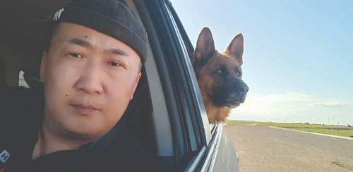 М.Бат-Эрдэнийн үнэнч нөхөр Лаки